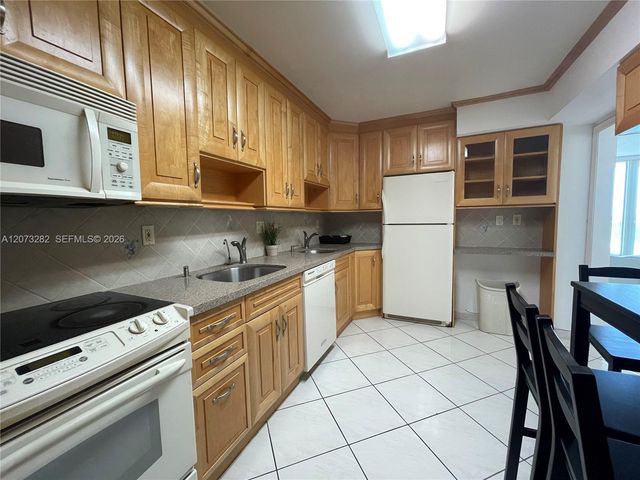 5001 Collins Avenue 15D, Miami Beach, FL 33140
