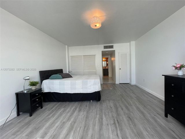 5001 Collins Avenue 15D, Miami Beach, FL 33140