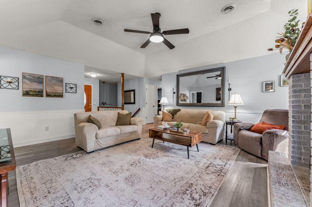 1820 E Hines Street, Republic, MO 65738