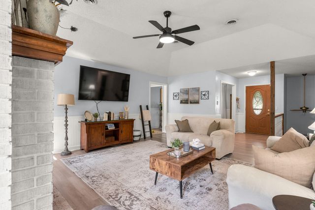 1820 E Hines Street, Republic, MO 65738