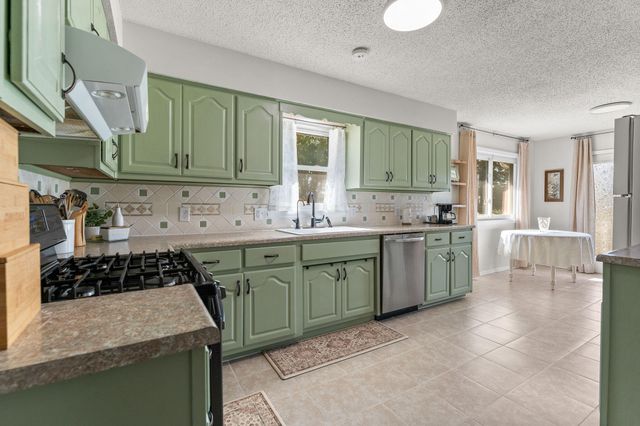 1820 E Hines Street, Republic, MO 65738