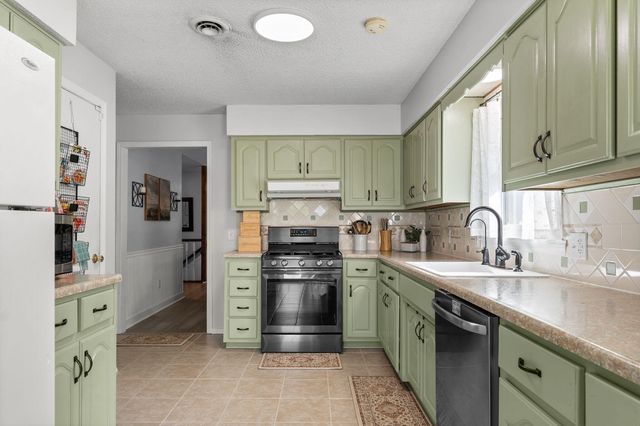 1820 E Hines Street, Republic, MO 65738