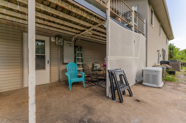 1820 E Hines Street, Republic, MO 65738