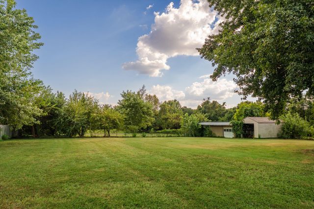 1820 E Hines Street, Republic, MO 65738