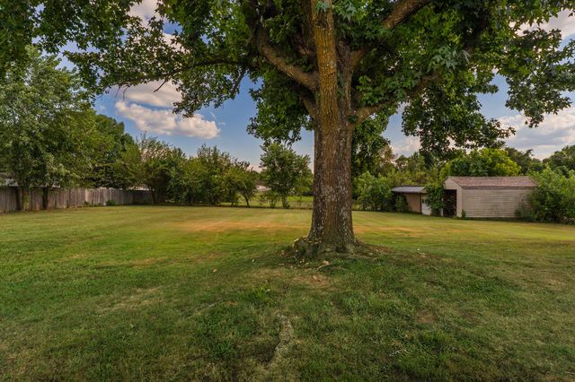 1820 E Hines Street, Republic, MO 65738