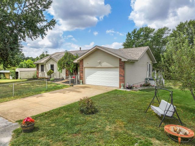 1820 E Hines Street, Republic, MO 65738