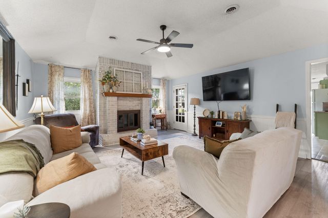 1820 E Hines Street, Republic, MO 65738