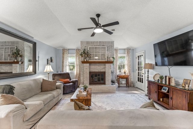 1820 E Hines Street, Republic, MO 65738