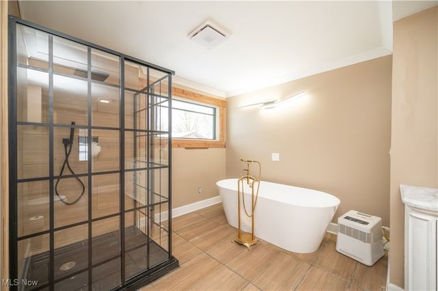 6498 Stoddard Hayes Road, Farmdale, OH 44417