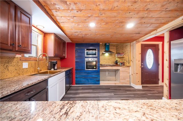 6498 Stoddard Hayes Road, Farmdale, OH 44417