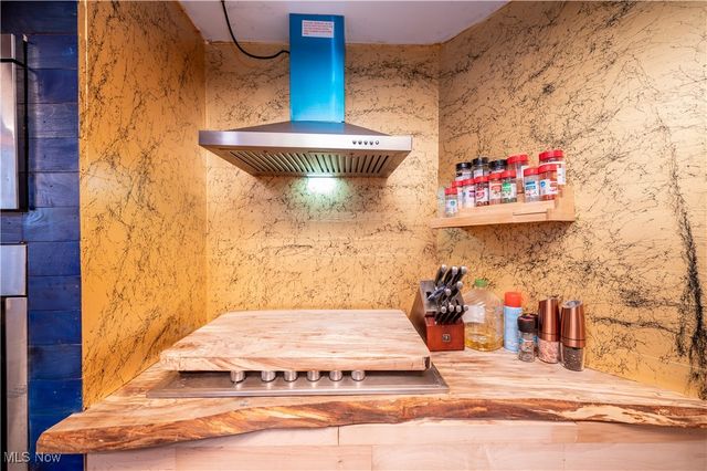 6498 Stoddard Hayes Road, Farmdale, OH 44417