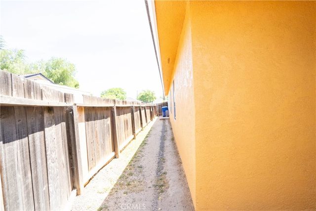 2380 S Holly Ave, Fresno, CA 93706