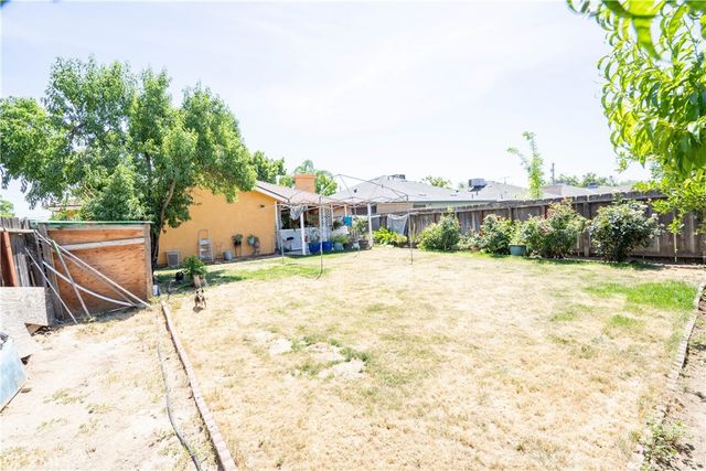 2380 S Holly Ave, Fresno, CA 93706