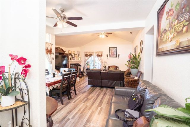 2380 S Holly Ave, Fresno, CA 93706