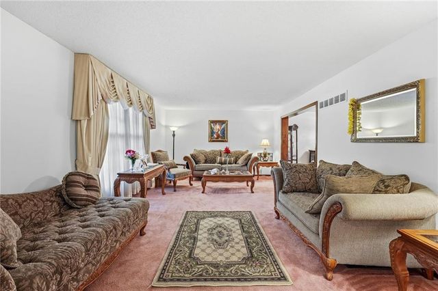 14622 Laquinta Street, Grandview, MO 64030