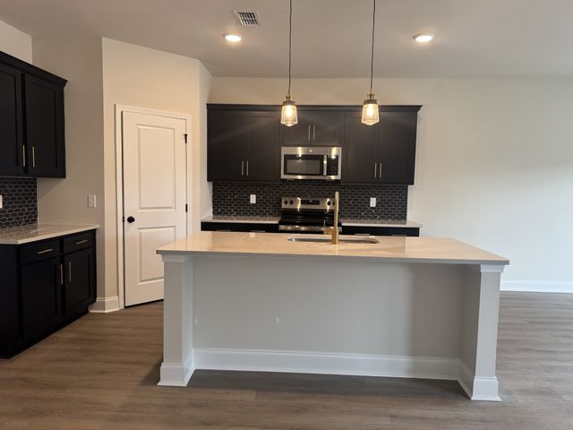 131 Dahlia Dr, La Vergne, TN 37086