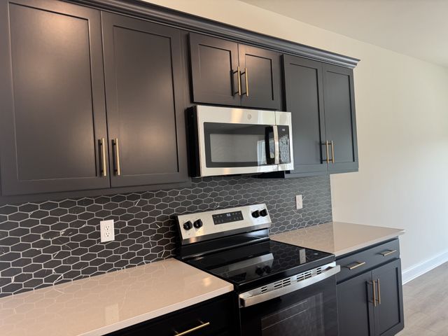 131 Dahlia Dr, La Vergne, TN 37086