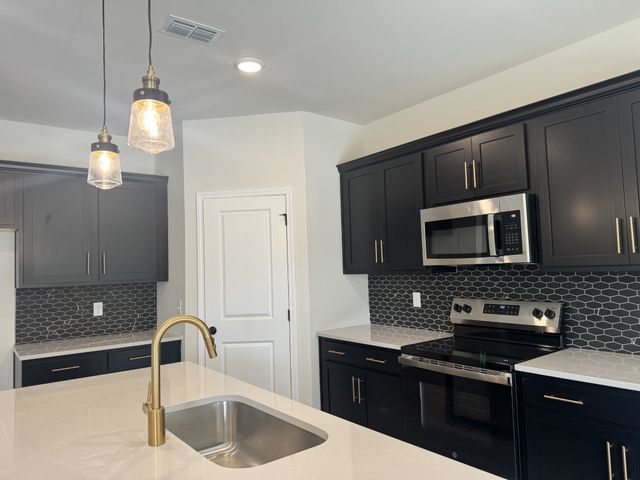 131 Dahlia Dr, La Vergne, TN 37086