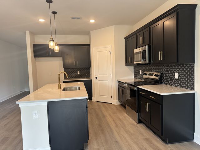 131 Dahlia Dr, La Vergne, TN 37086