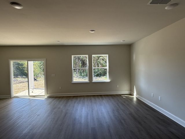 131 Dahlia Dr, La Vergne, TN 37086