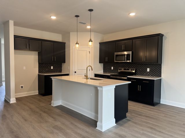 131 Dahlia Dr, La Vergne, TN 37086