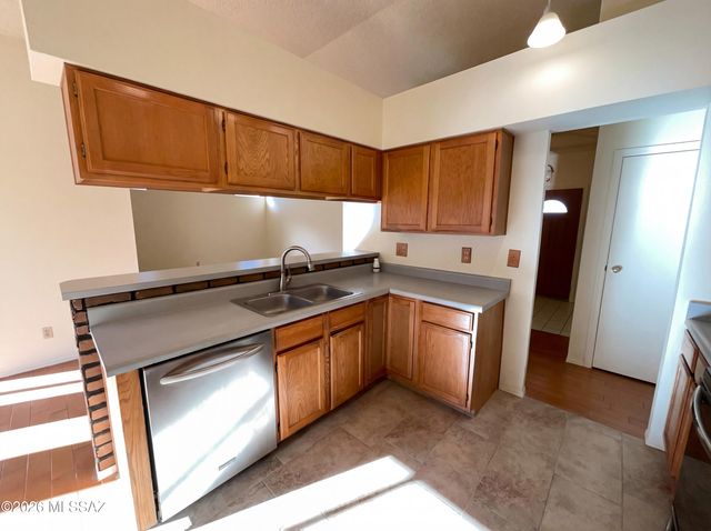 9248 N Eaglestone Loop, Tucson, AZ 85742