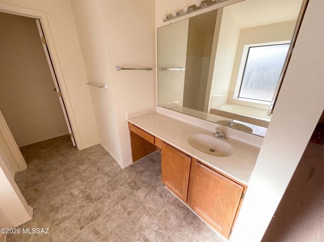 9248 N Eaglestone Loop, Tucson, AZ 85742