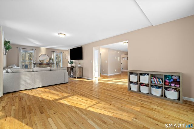 330 New London Road, Colchester, CT 06415