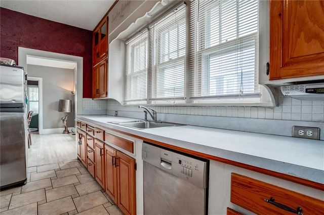 1424 S 37th Street, Kansas City, KS 66106