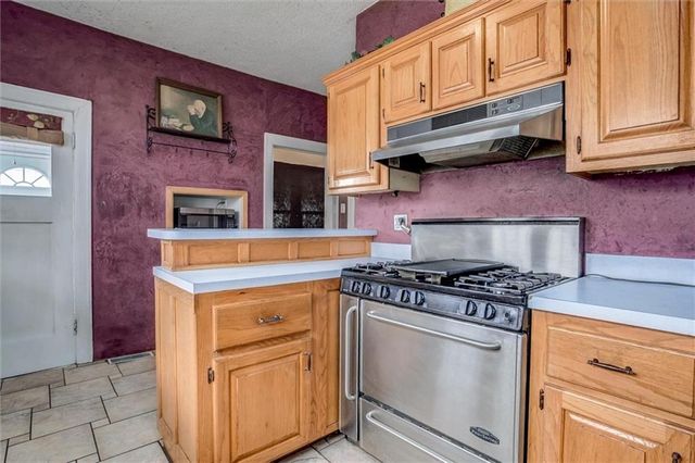 1424 S 37th Street, Kansas City, KS 66106