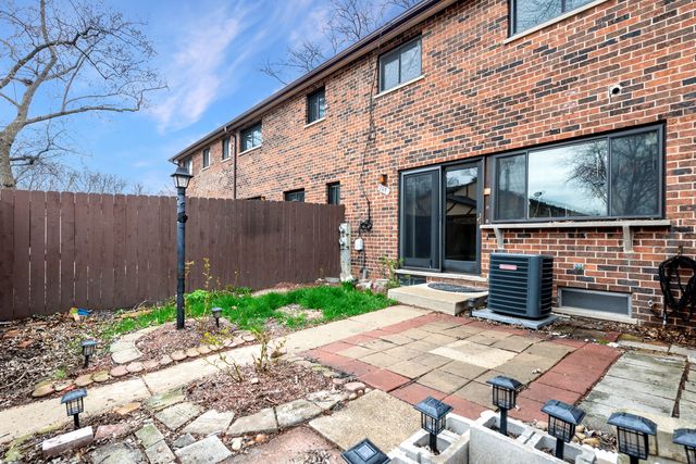 18W269 Kirkland Lane, Villa Park, IL 60181