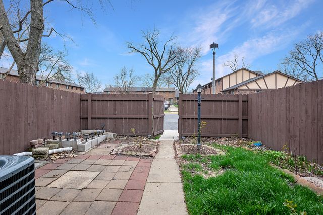18W269 Kirkland Lane, Villa Park, IL 60181