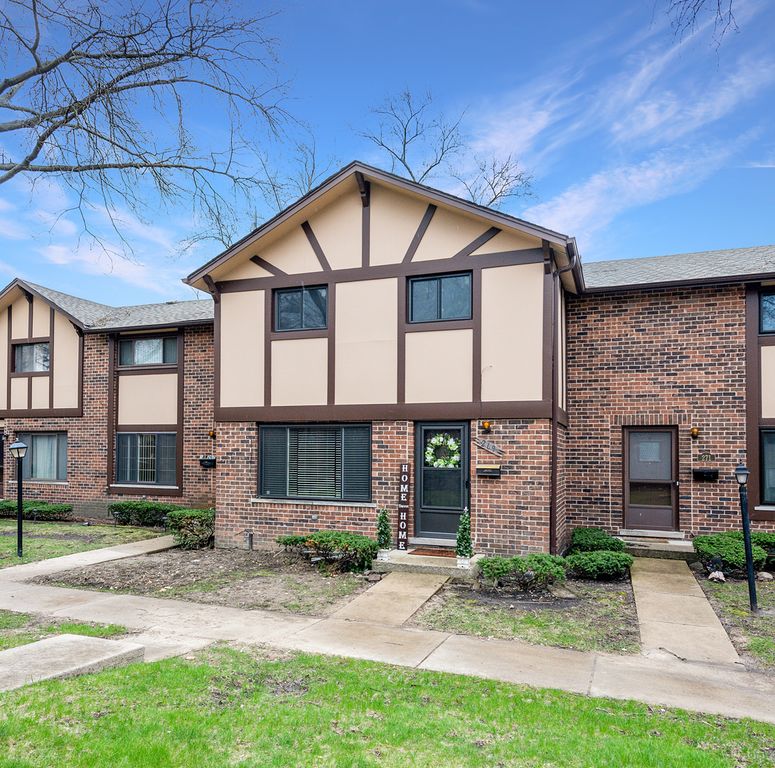 18W269 Kirkland Lane, Villa Park, IL 60181