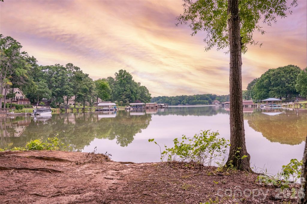 159 Water Oak Drive, Mooresville, NC 28117