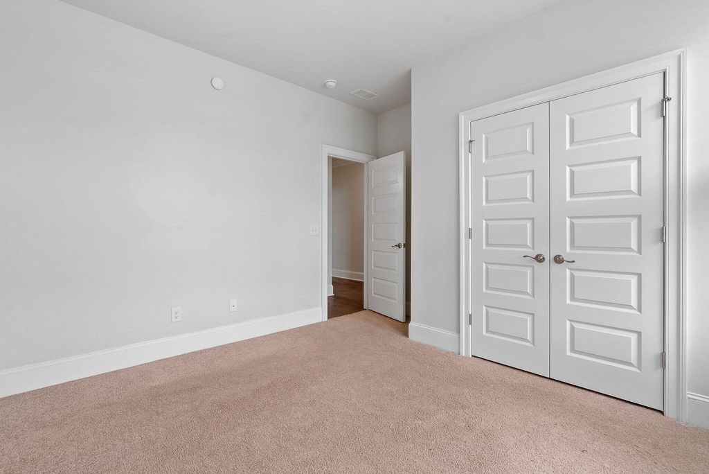 Image 17 of property listing at 602 Chigwell Springs Lane, Summerville, SC 29486