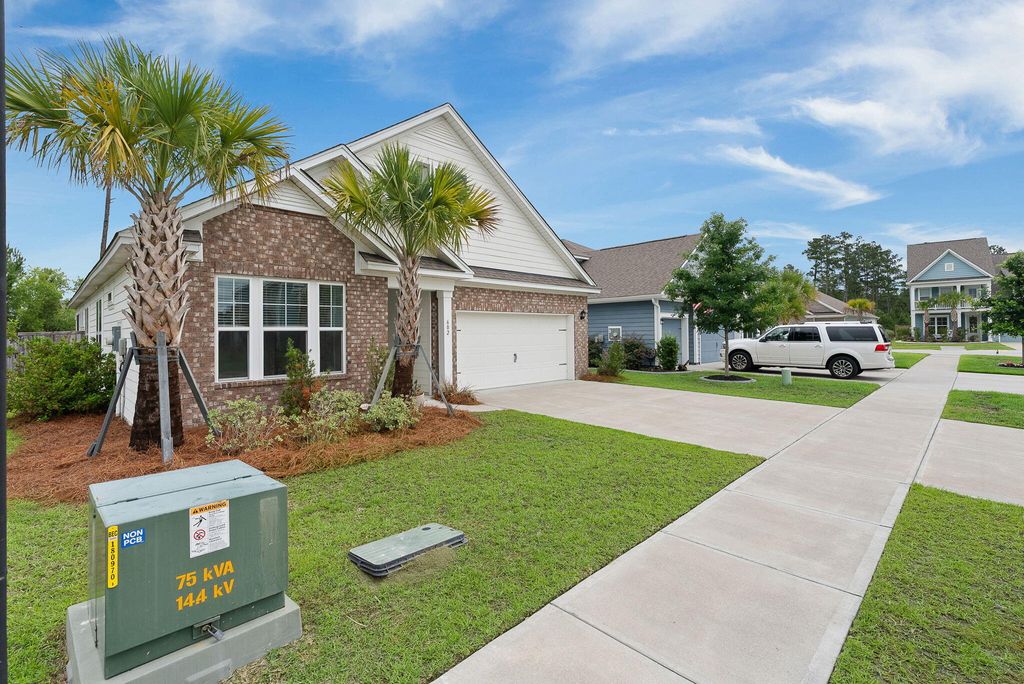 Image 3 of property listing at 602 Chigwell Springs Lane, Summerville, SC 29486