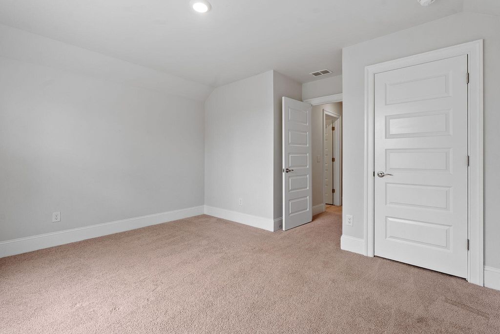 Image 32 of property listing at 602 Chigwell Springs Lane, Summerville, SC 29486