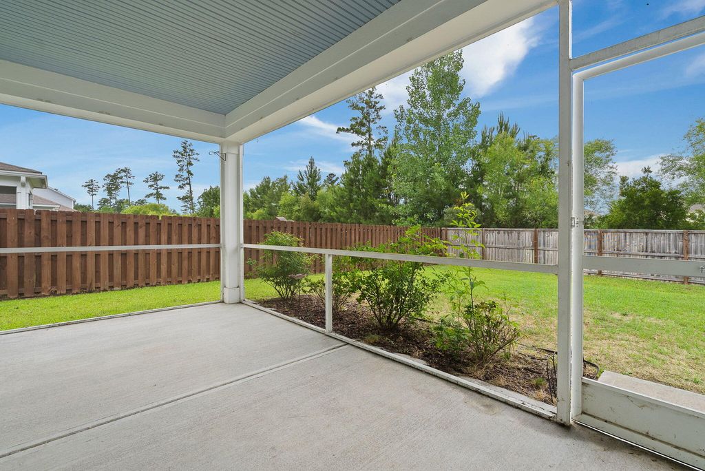 Image 34 of property listing at 602 Chigwell Springs Lane, Summerville, SC 29486