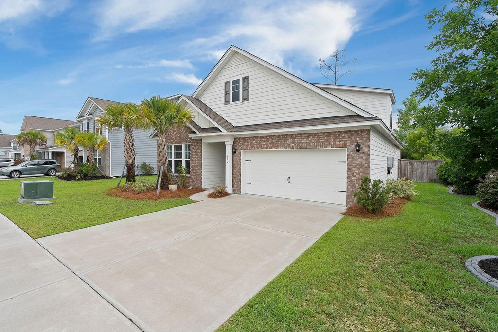 Image 4 of property listing at 602 Chigwell Springs Lane, Summerville, SC 29486
