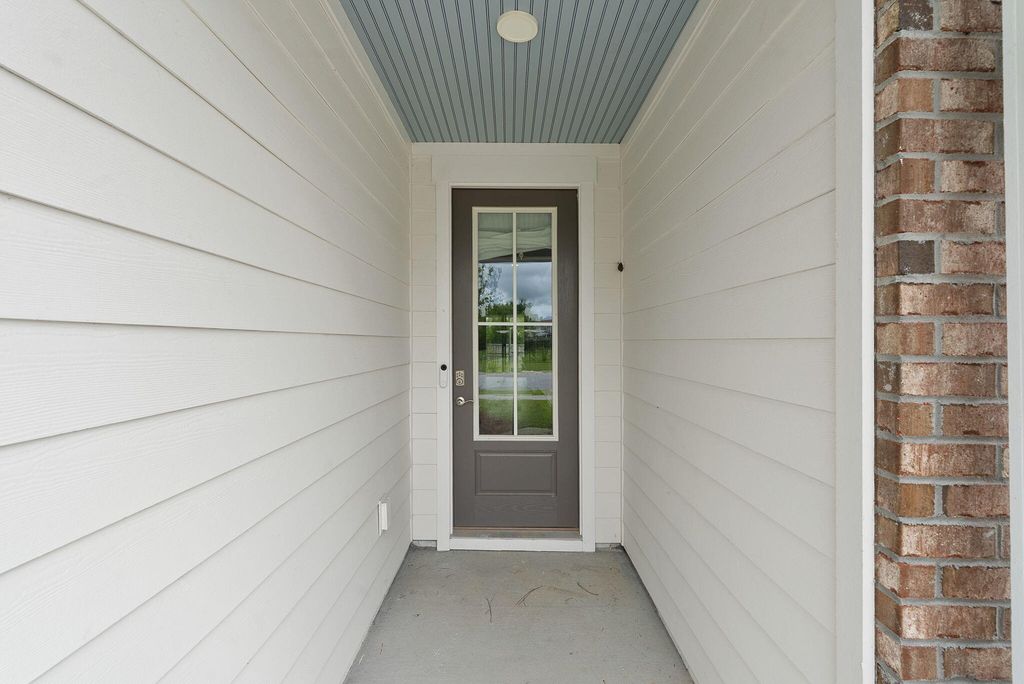 Image 5 of property listing at 602 Chigwell Springs Lane, Summerville, SC 29486