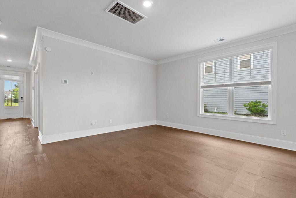 Image 8 of property listing at 602 Chigwell Springs Lane, Summerville, SC 29486