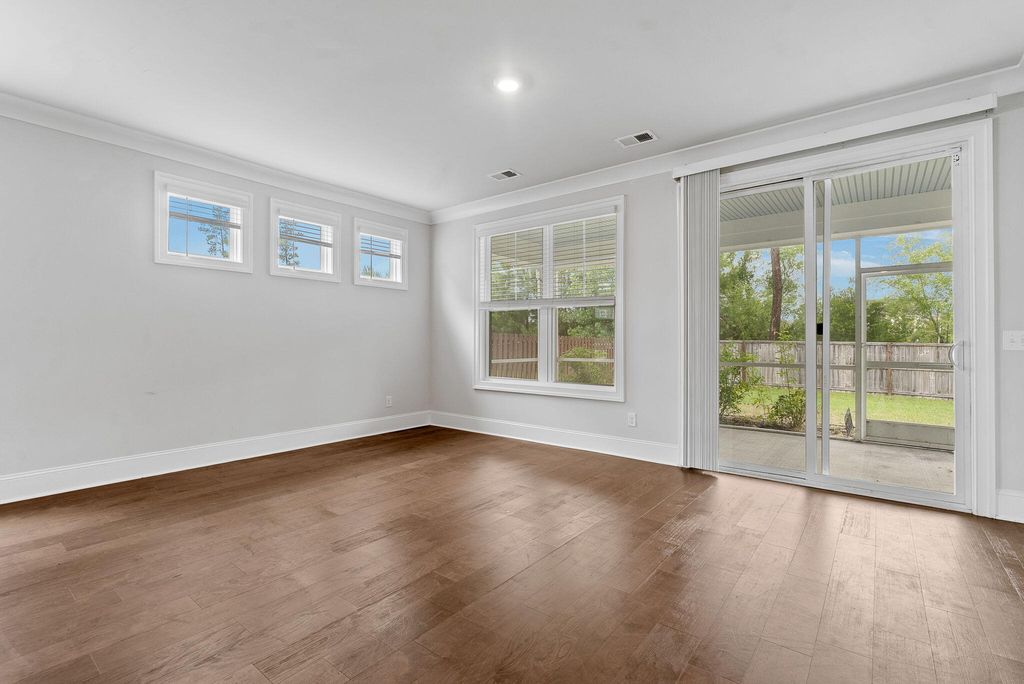 Image 9 of property listing at 602 Chigwell Springs Lane, Summerville, SC 29486