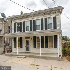 636 BROADWAY, Hanover, PA 17331
