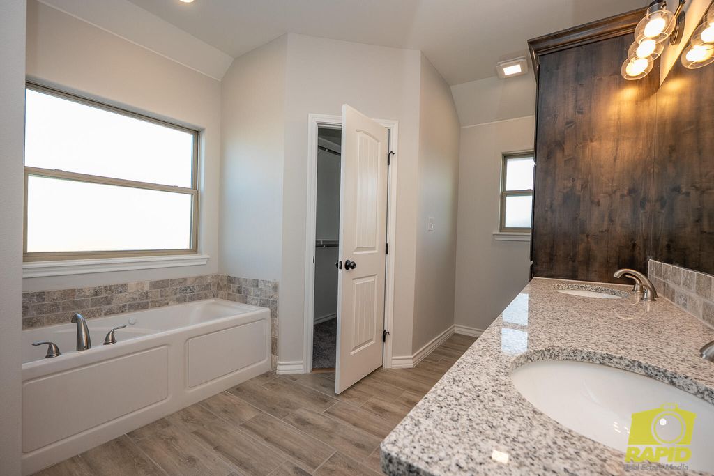 Image 8 of property listing at 9712 Jaguar Trail, San Angelo, TX 76901