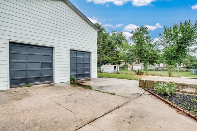 215 Hungerford Ave, Haysville, KS 67060