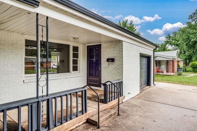 215 Hungerford Ave, Haysville, KS 67060