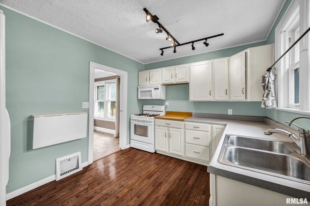 713 W MELBOURNE Avenue, Peoria, IL 61604