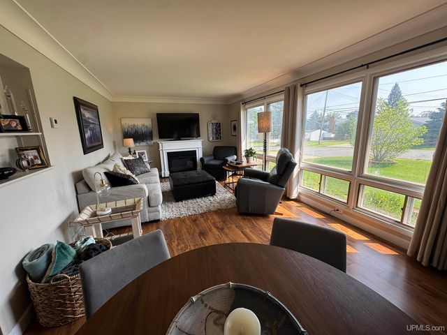 614 Beech St, Iron Mountain, MI 49801