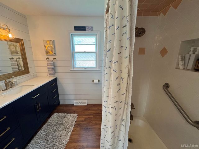 614 Beech St, Iron Mountain, MI 49801