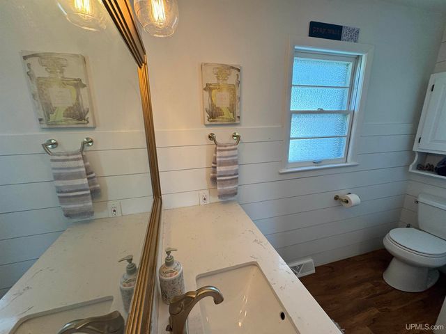 614 Beech St, Iron Mountain, MI 49801